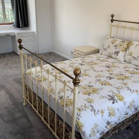 5 Bedroom House With Outdoor Space Апминстер Экстерьер фото